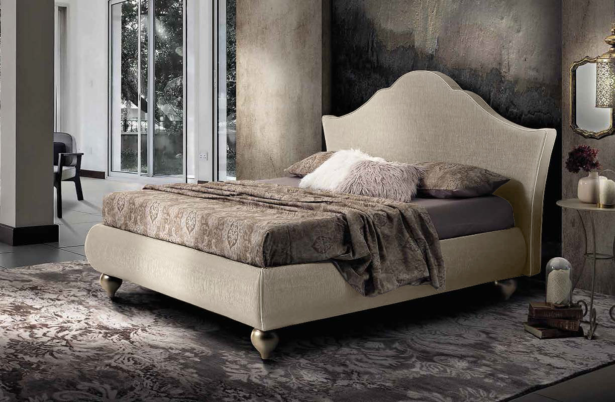 Letto matrimoniale tessuto Beige con piedini lavorati