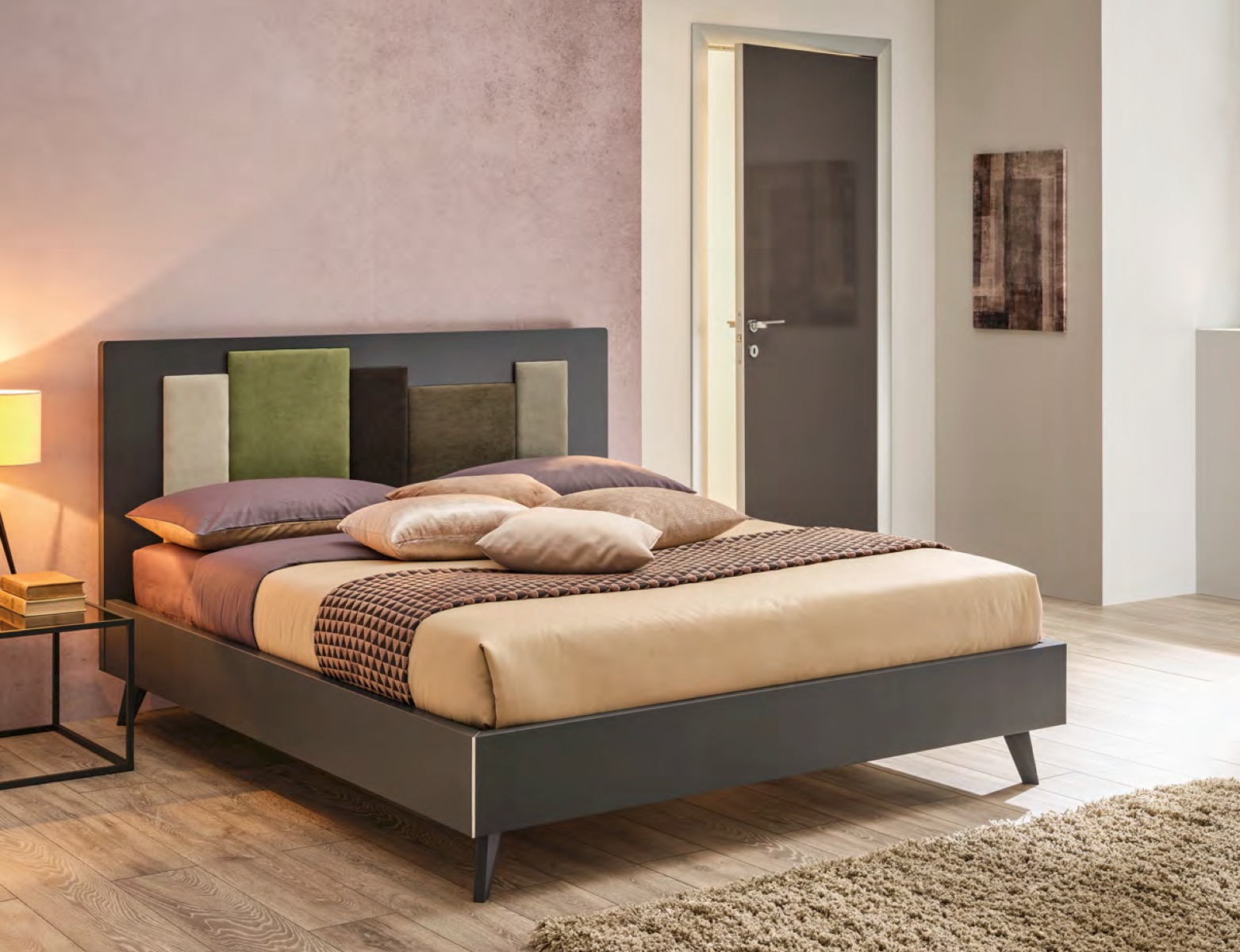 Letto matrimoniale Yan in finitura Grafite con inserti in tessuto