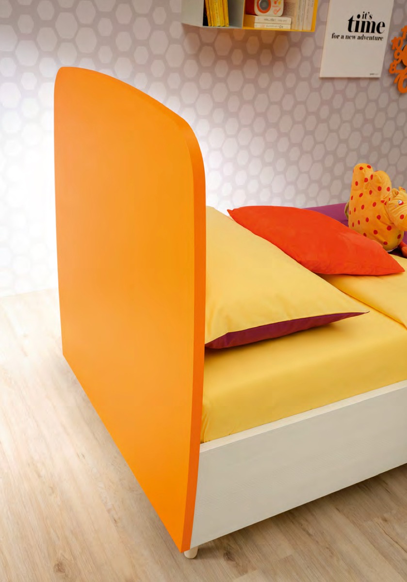 Lettino Cardy con meccanismo contenitore laterale, Moretti Compact 