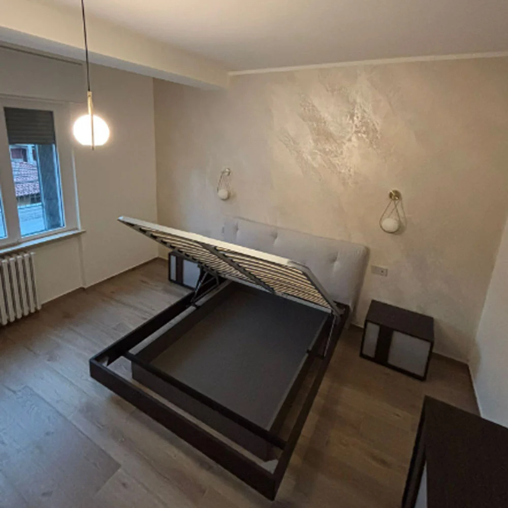 camera da letto con armadio con tv