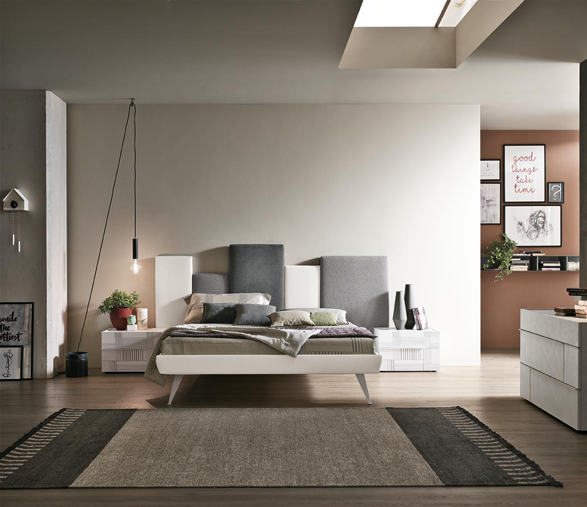 Letto matrimoniale di design, testata imbottita con testata imbottita e piedini