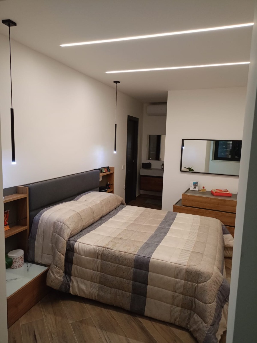 Elegante Letto matrimoniale contenitore Ester, finitura Noce biondo e Grigio cenere con testata tessuto Grigio