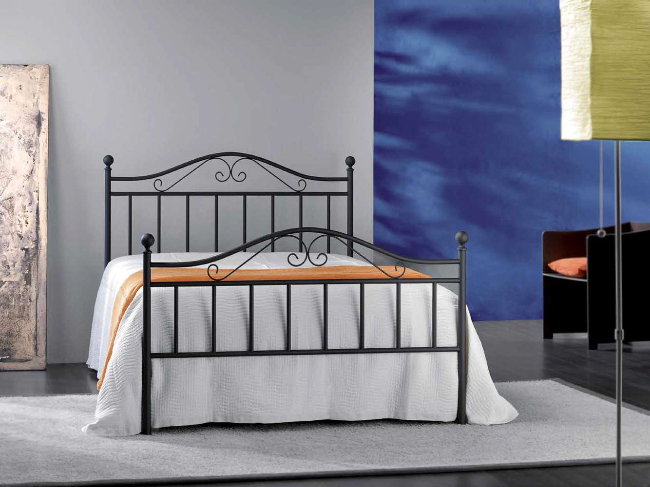 Letto Glinka in tubolare di ferro con pomoli del colore del letto, una piazza e mezza, color grafite, made in Italy