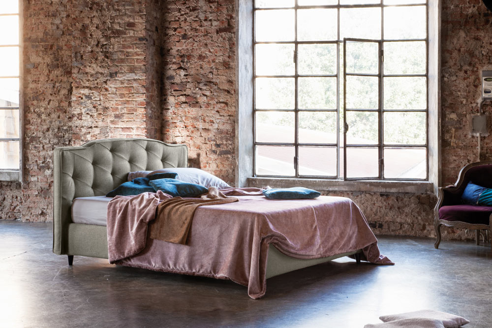 Letto matrimoniale Clarissa con contenitore, disponibile in 70 finiture