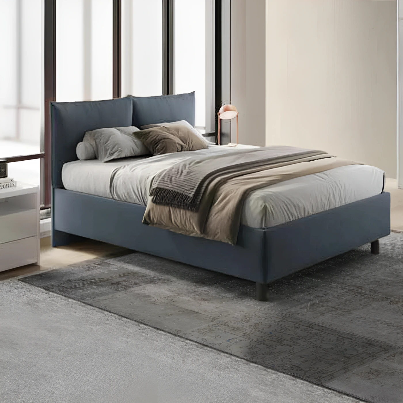 letto azzurro cuscini