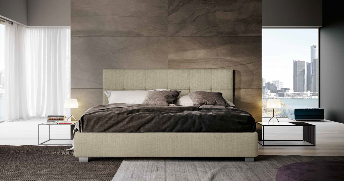 Letto matrimoniale beige imbottito, testata retrofinita
