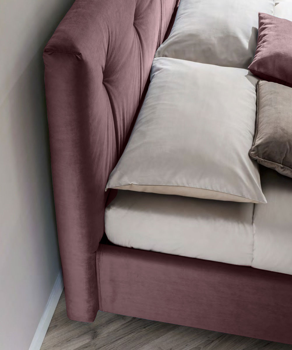 Letto matrimoniale Luna king size in tessuto velvet, finitura Prugna
