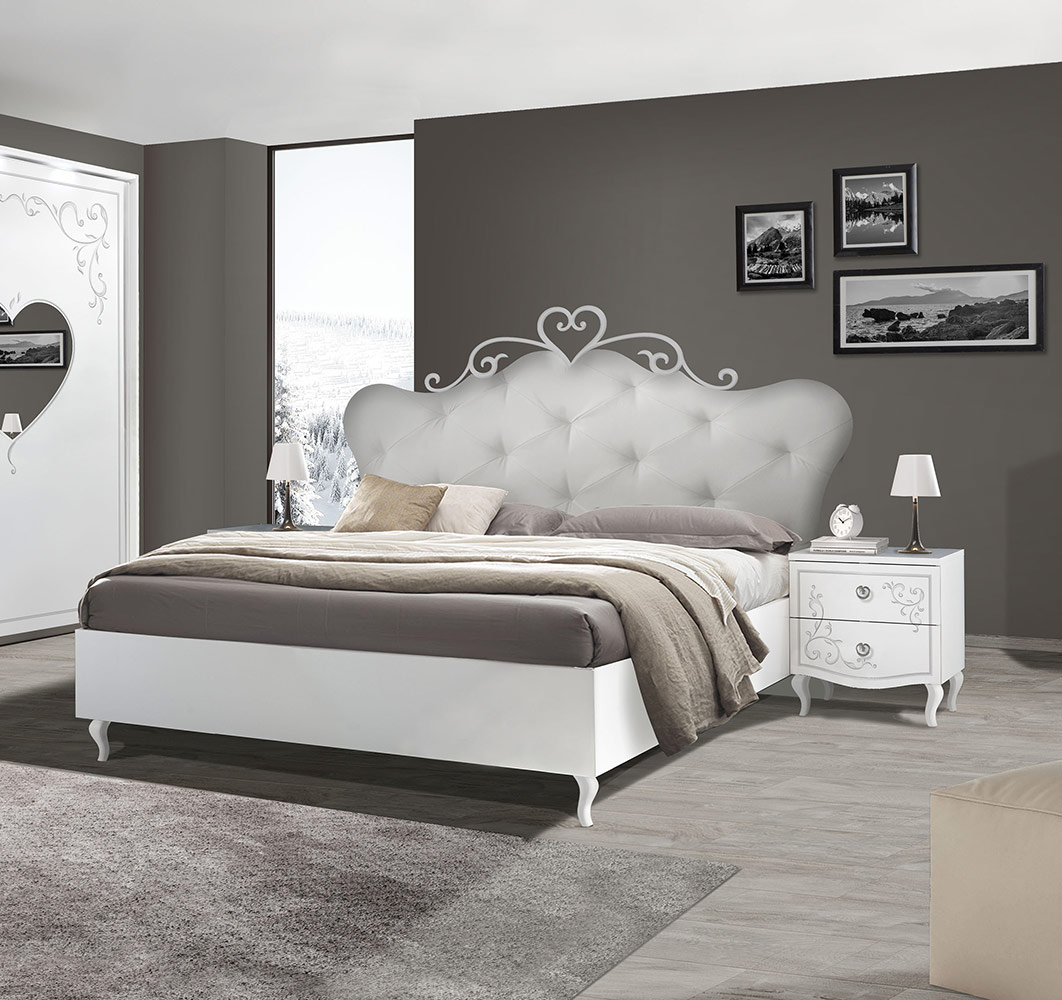 Letto matrimoniale elegante con fregio a cuore e testata imbottita,  Bianco 