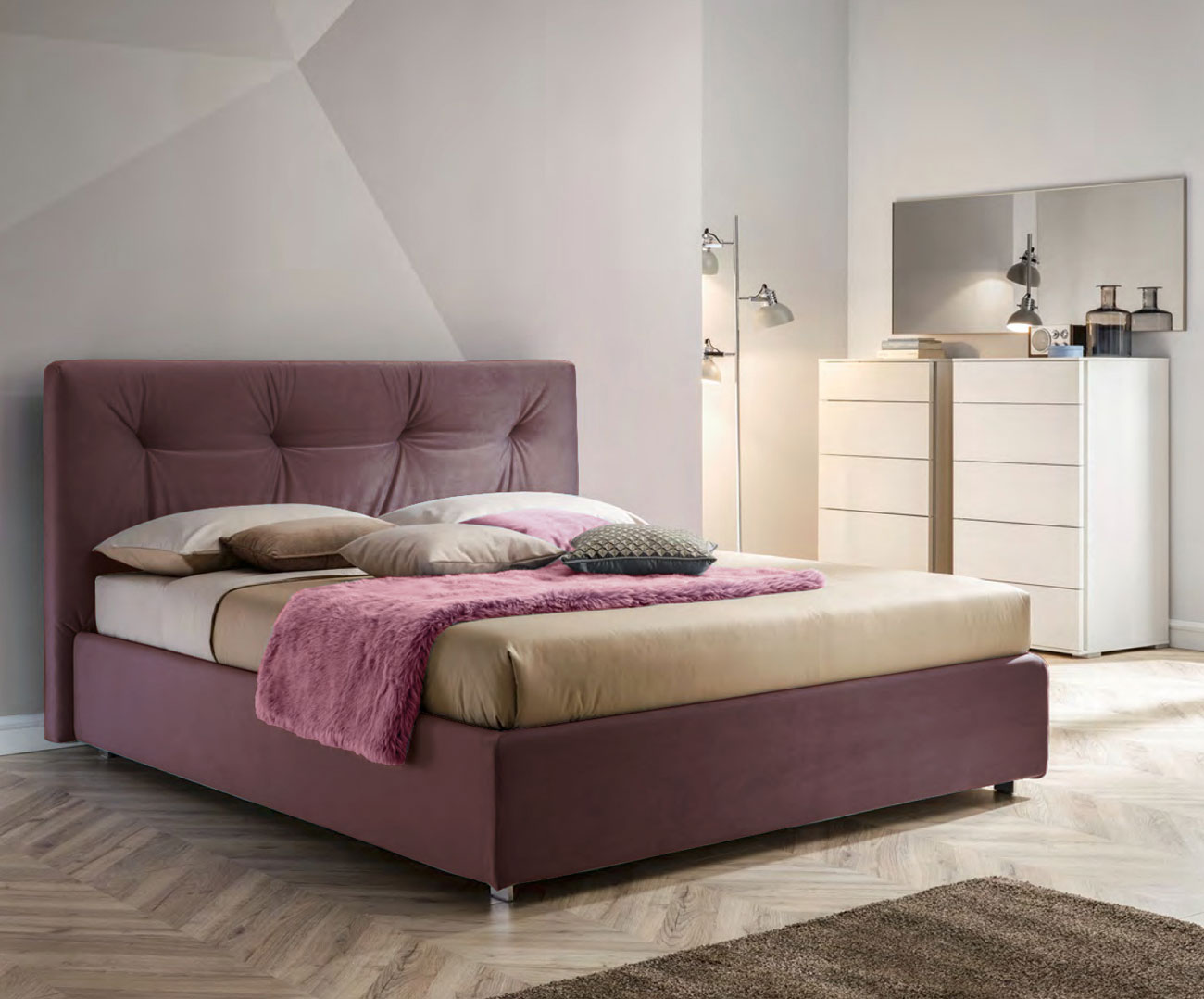 Letto matrimoniale Luna king size in tessuto velvet, finitura Prugna