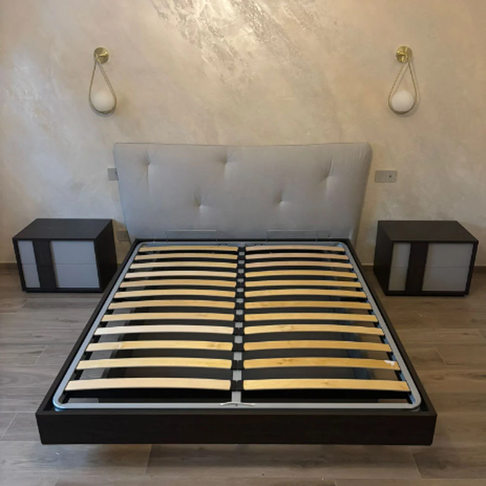 camera da letto con armadio con tv