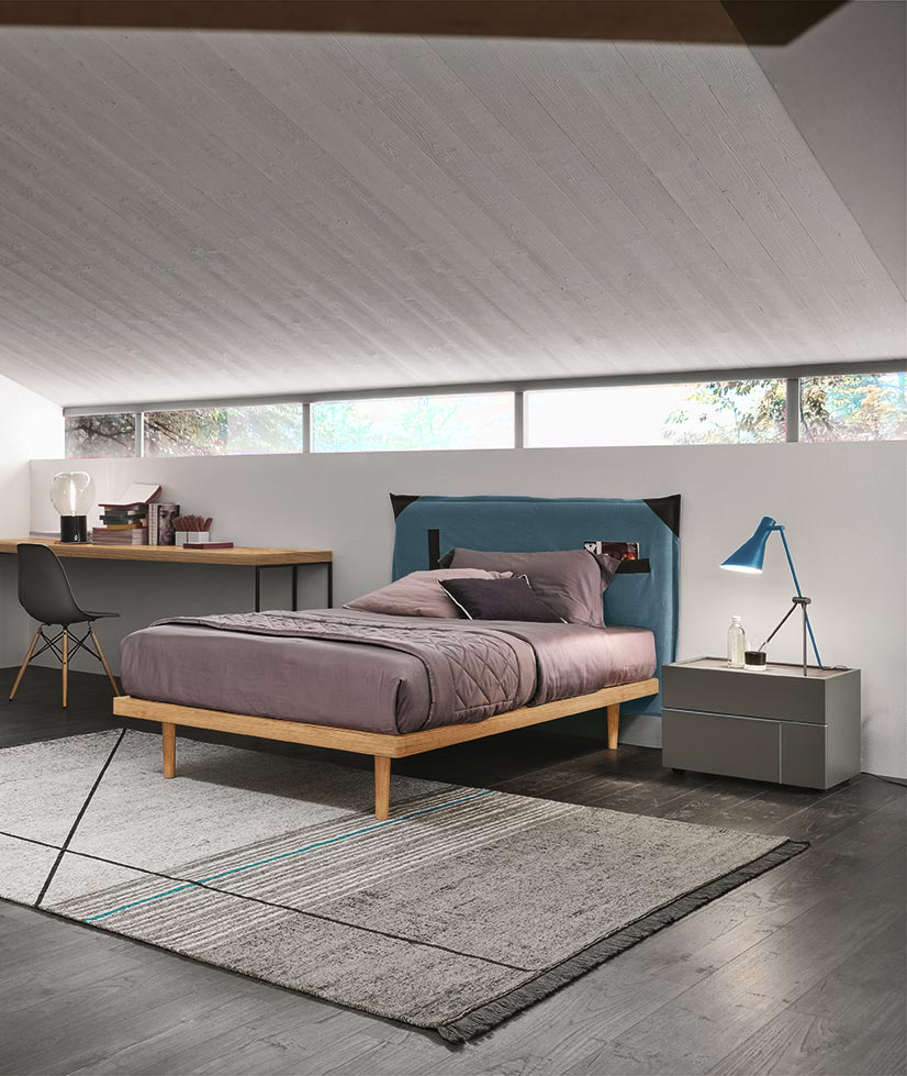 Letti una piazza e mezza, letto con testata imbottita e giroletto in legno, finitura Nodato chiaro e tessuto Blu