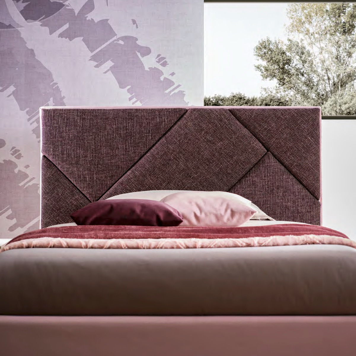 Letto da 1 piazza e mezza Cross Moretti Compact in tessuto Flamingo e Viola mirto