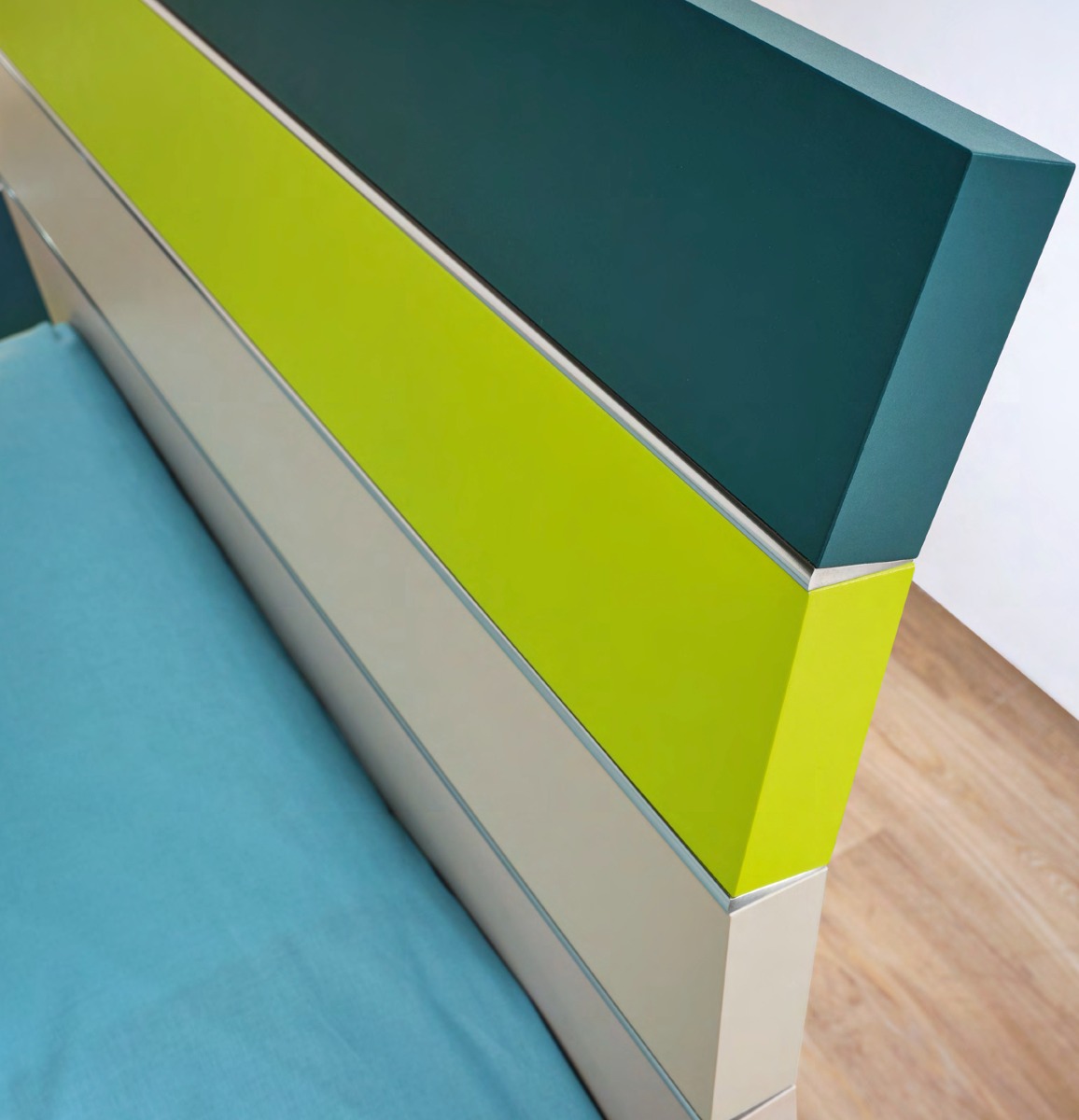 Letto singolo Bend con testata in legno, Moretti Compact