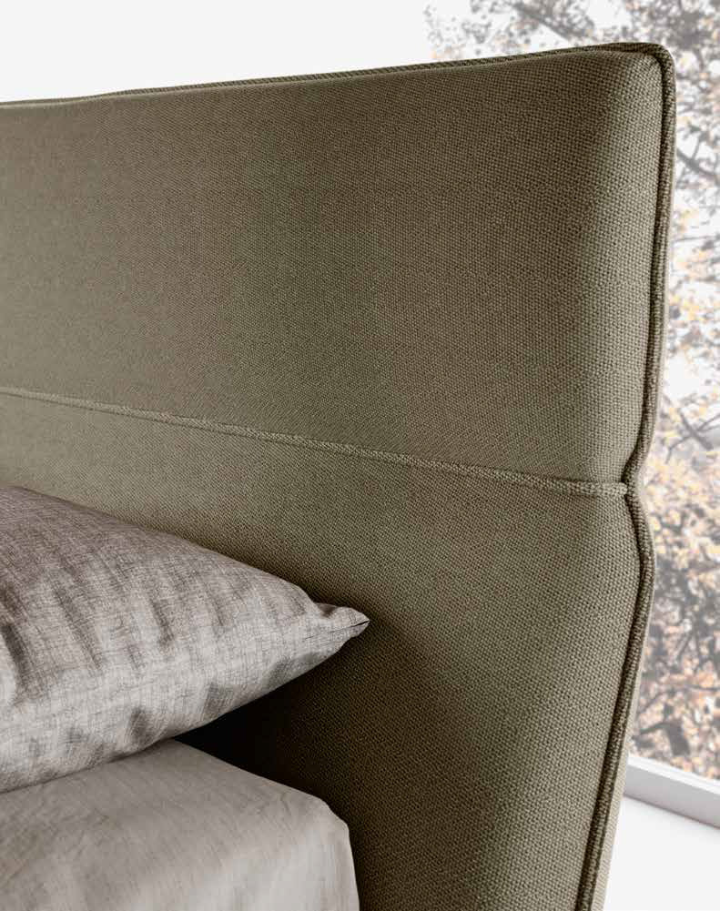 Letto matrimoniale verde militare, testata retrofinita