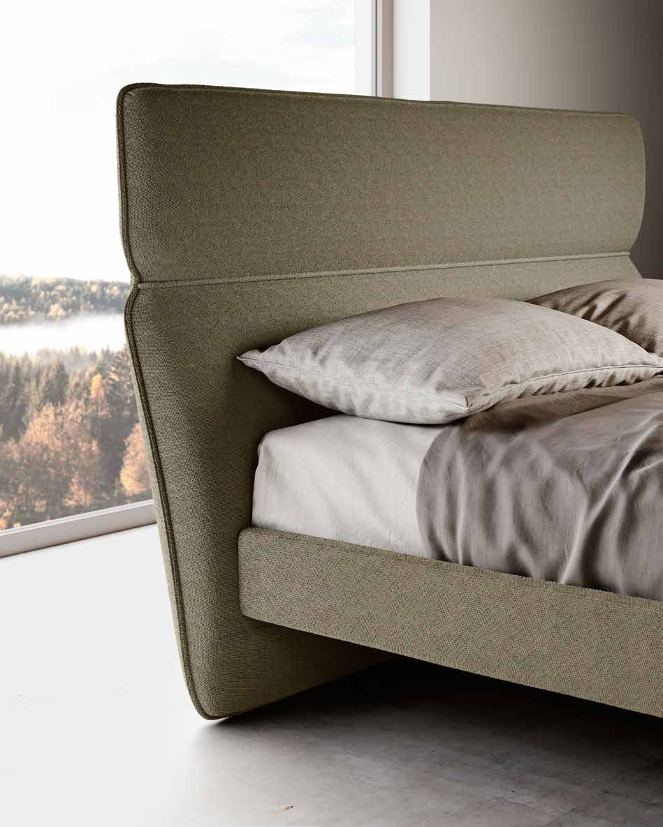 Letto matrimoniale verde militare, testata retrofinita