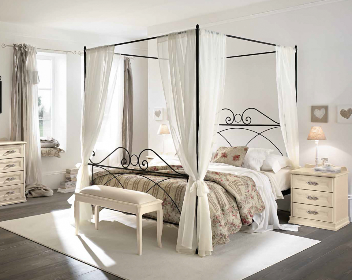 Letto con baldacchino matrimoniale, testata e pediera lavorata in Grigio titanio