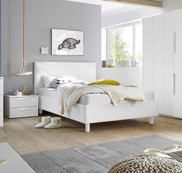 Cameretta moderna con letto una piazza mezza, armadio scorrevole e comodino, finitura Bianca