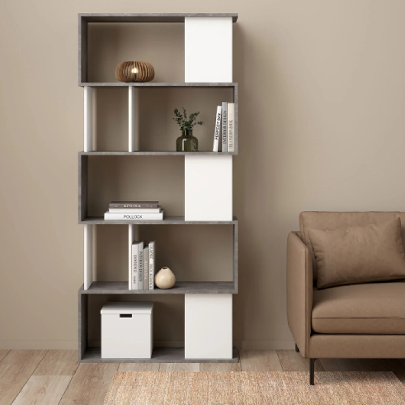 Libreria con ripiani 