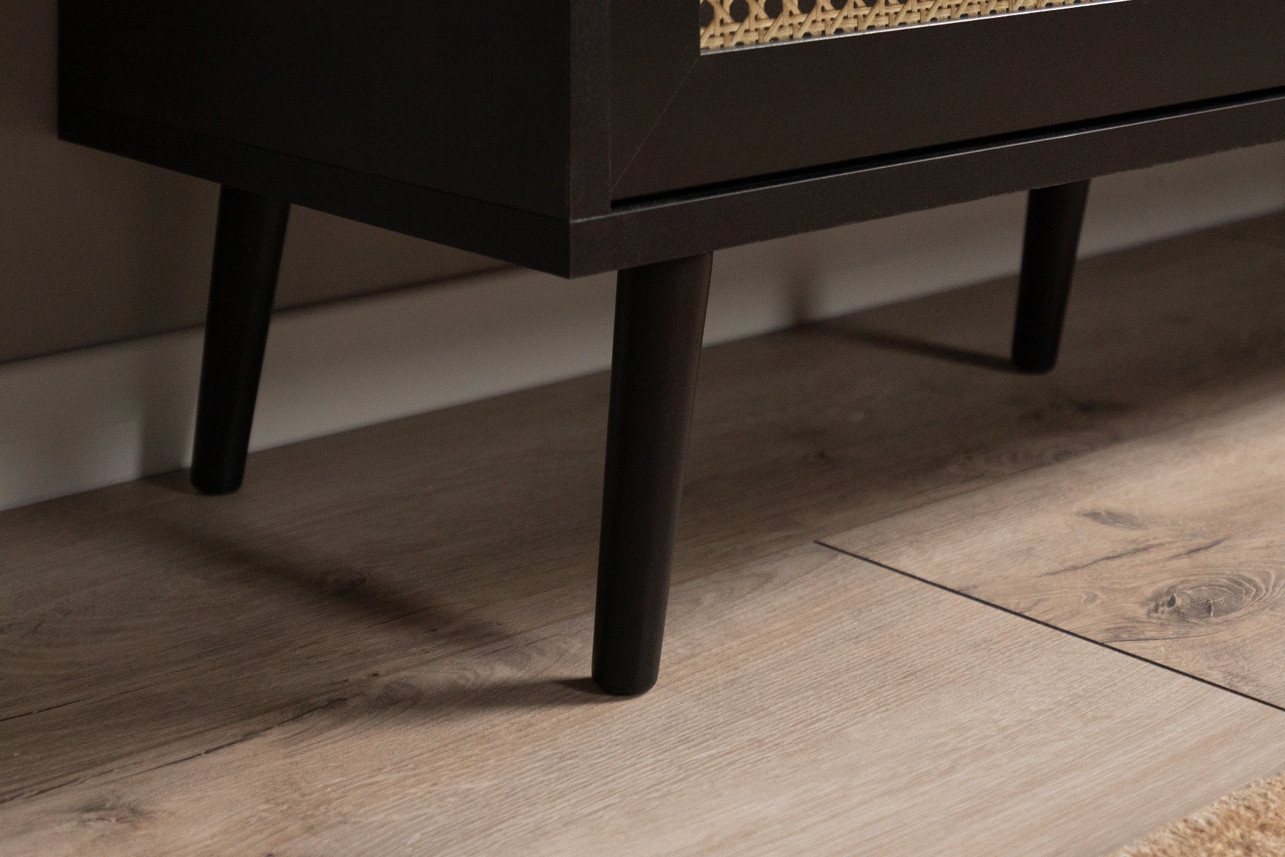 Scrivania Arendal con cassettiera, finitura Nero con dettagli Oro