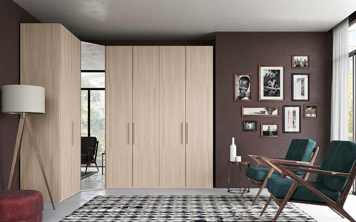 Armadio ad angolo con 7 ante battenti ed una a specchio, finitura Olmo Natura