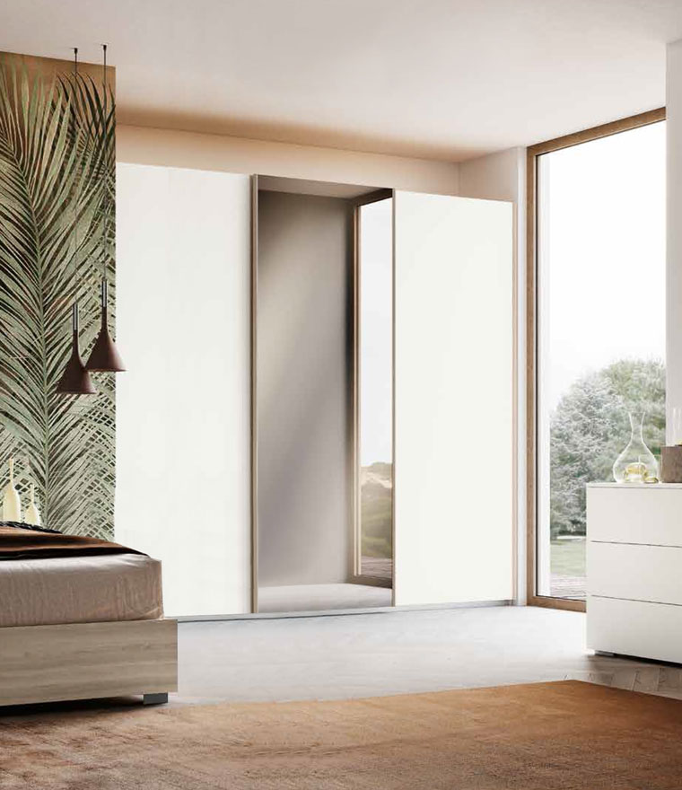 Armadio scorrevole a 3 ante Olmo Natura e Bianco Nobilitato con specchio