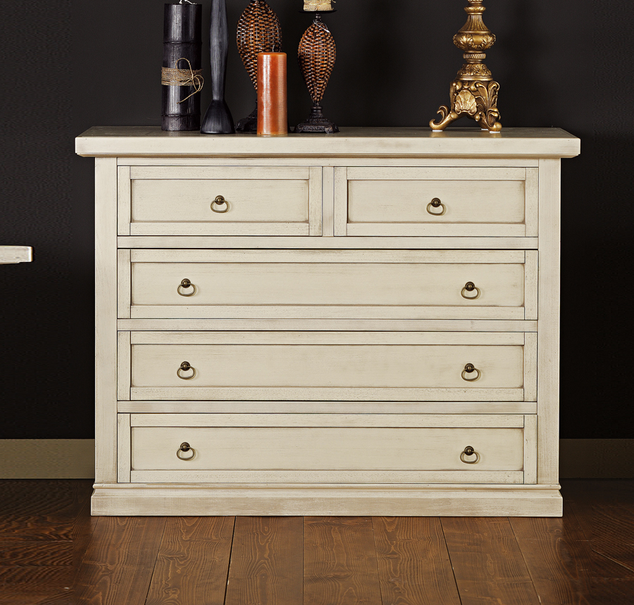 Comò classico in finitura Avorio laccato patinato