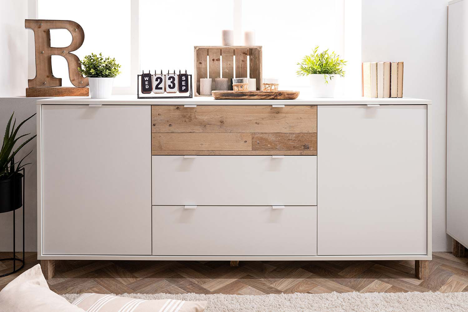 Mobile Madia Kilsbo con 2 ante e 3 cassetti in finitura Bianco opaco e Legno vecchio