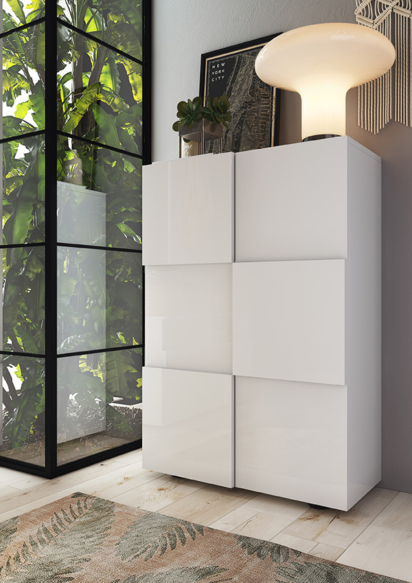 madia con ripiani interni bianca