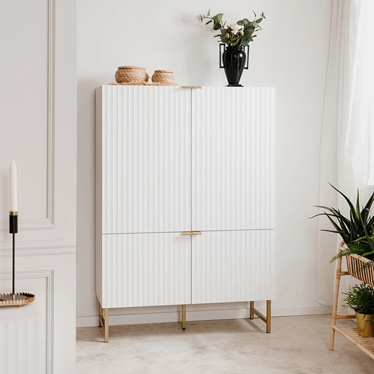 Madia contenitore alta moderna 2 ante, bianco opaco con dettagli dorati