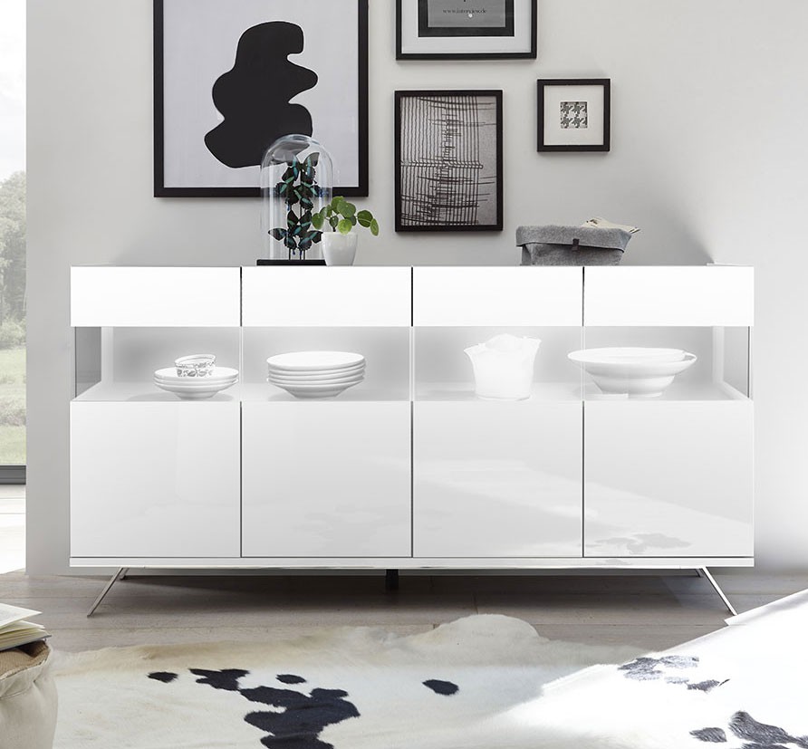 Sala moderna composta da Madia 2 e 3 ante, finitura bianco lucido, piedino in ferro e interni bianchi opachi