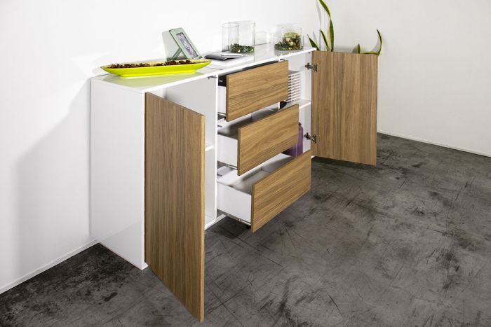 Zona giorno di design formata da madia 2 ante e 3 cassetti e spazioso porta TV 