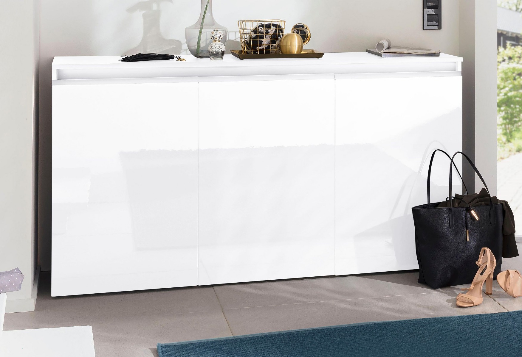 Madia bianca laccato lucido 3 ante, maniglie a gola