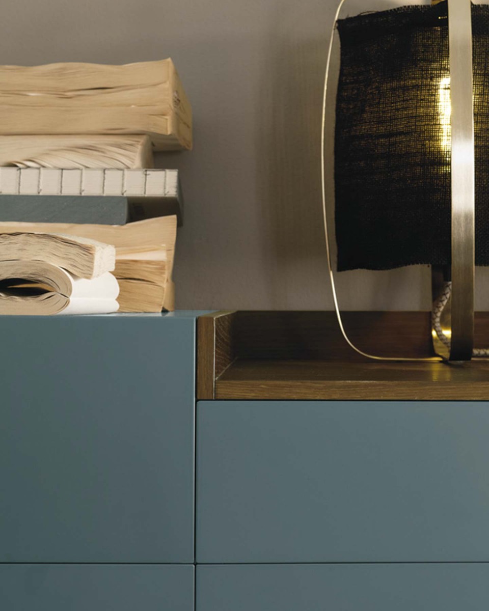 Madia sospesa 5 cassetti e 2 cestoni, finitura laccato opaco Salvia e Legno rovere