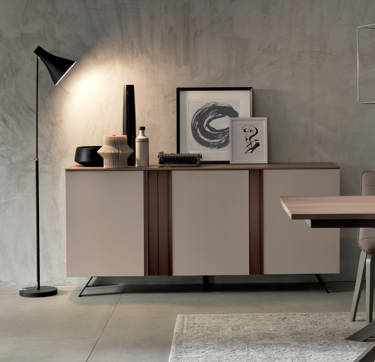 Sala completa composta da vetrina, tavolo e madia 3 ante, Made in Italy