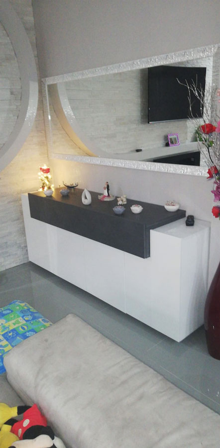 ACQUISTA ANCHE TU Madia moderna bianca lucida con cassetto ardesia a 4 ante 