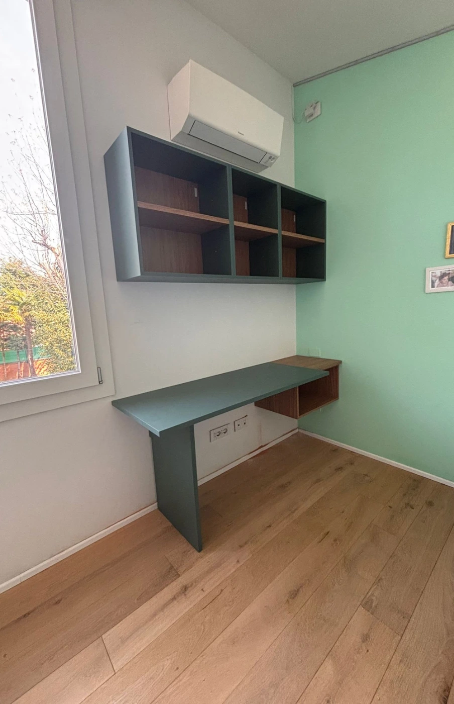 scrivania sospesa verde camerette