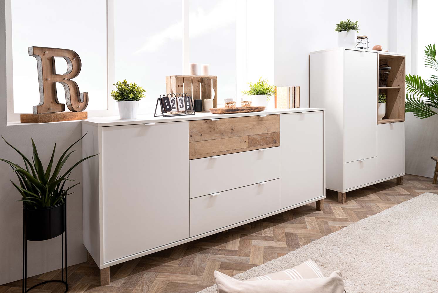 Mobile Madia Kilsbo con 2 ante e 3 cassetti in finitura Bianco opaco e Legno vecchio