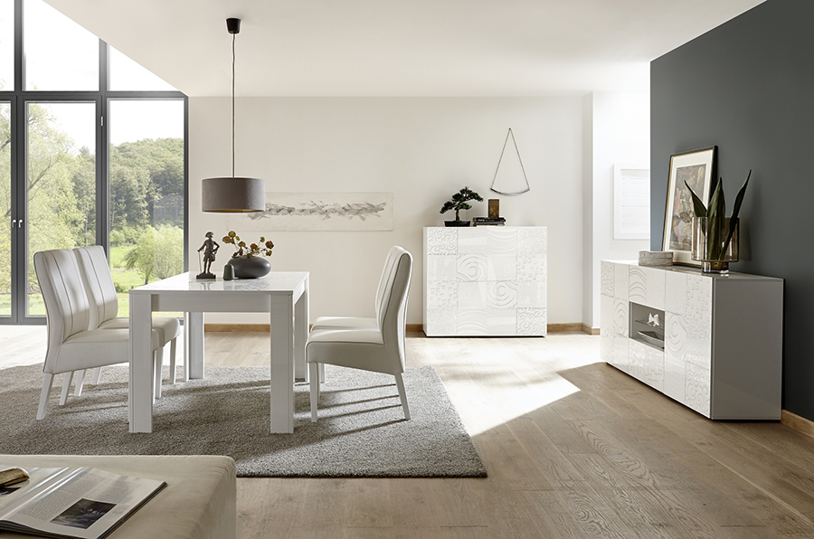 Sala completa di tavolo, 1 madia con 2 cassetti e 1 madia 2 ante in bianco laccato lucido serigrafato