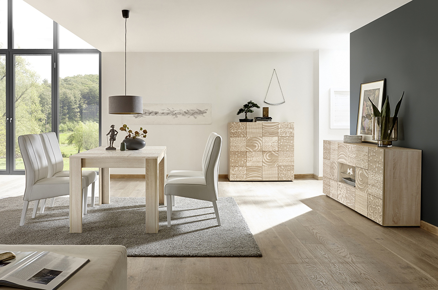 Sala completa di tavolo, 1 madia con 2 cassetti e 1 madia 2 ante in rovere serigrafato