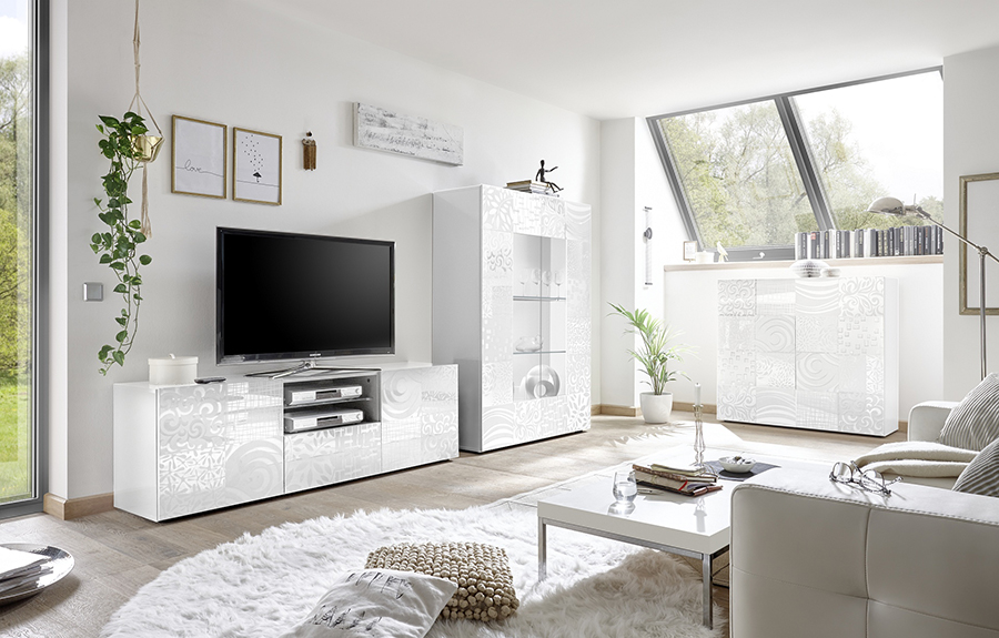 Sala completa di base porta tv, madia e vetrina in bianco laccato lucido serigrafato