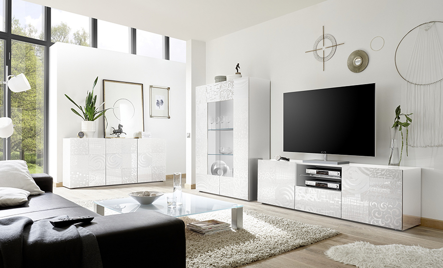 Sala completa di base porta tv, madia 3 ante e vetrina in bianco laccato lucido serigrafato
