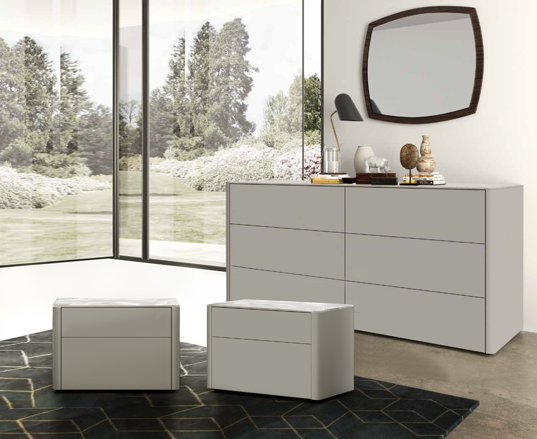 Comò e comodini con top in vetro, finitura Grigio seta e Marmo bianco