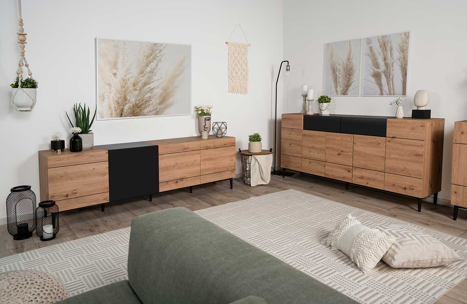 Soggiorno moderno Glesborg con 2 madie in finitura Rovere e Nero carbone