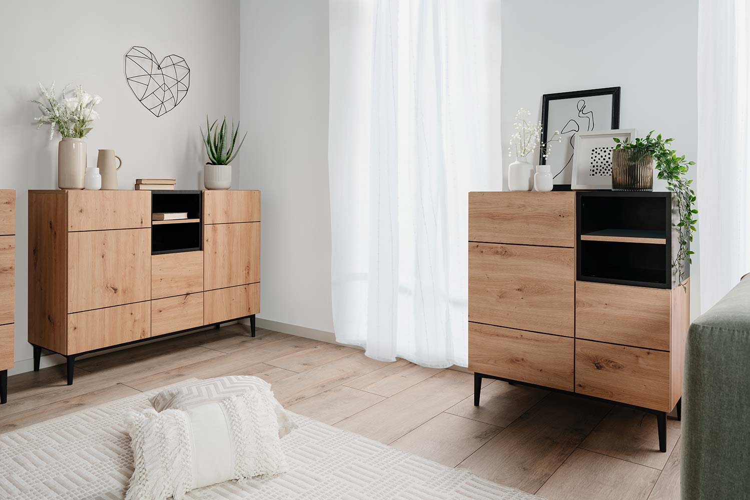 Sala moderna Glesborg con 2 madie in finitura Rovere e Nero carbone