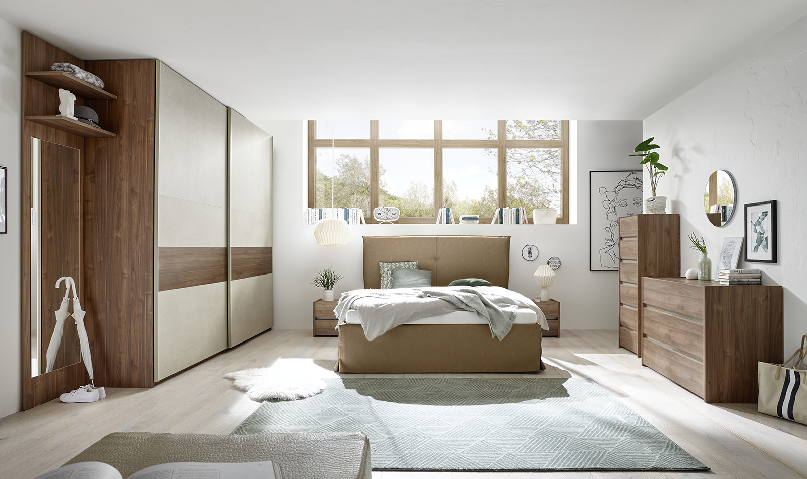 Letto matrimoniale moderno in ecopelle, finitura Tabacco