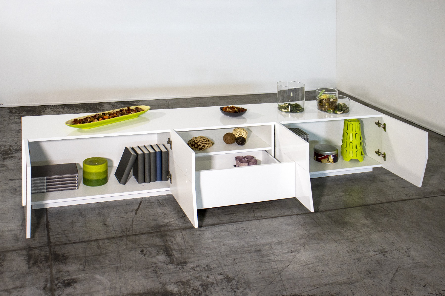 Mobile Porta TV con 4 ante e 1 cassetto in finitura Bianco laccato lucido 