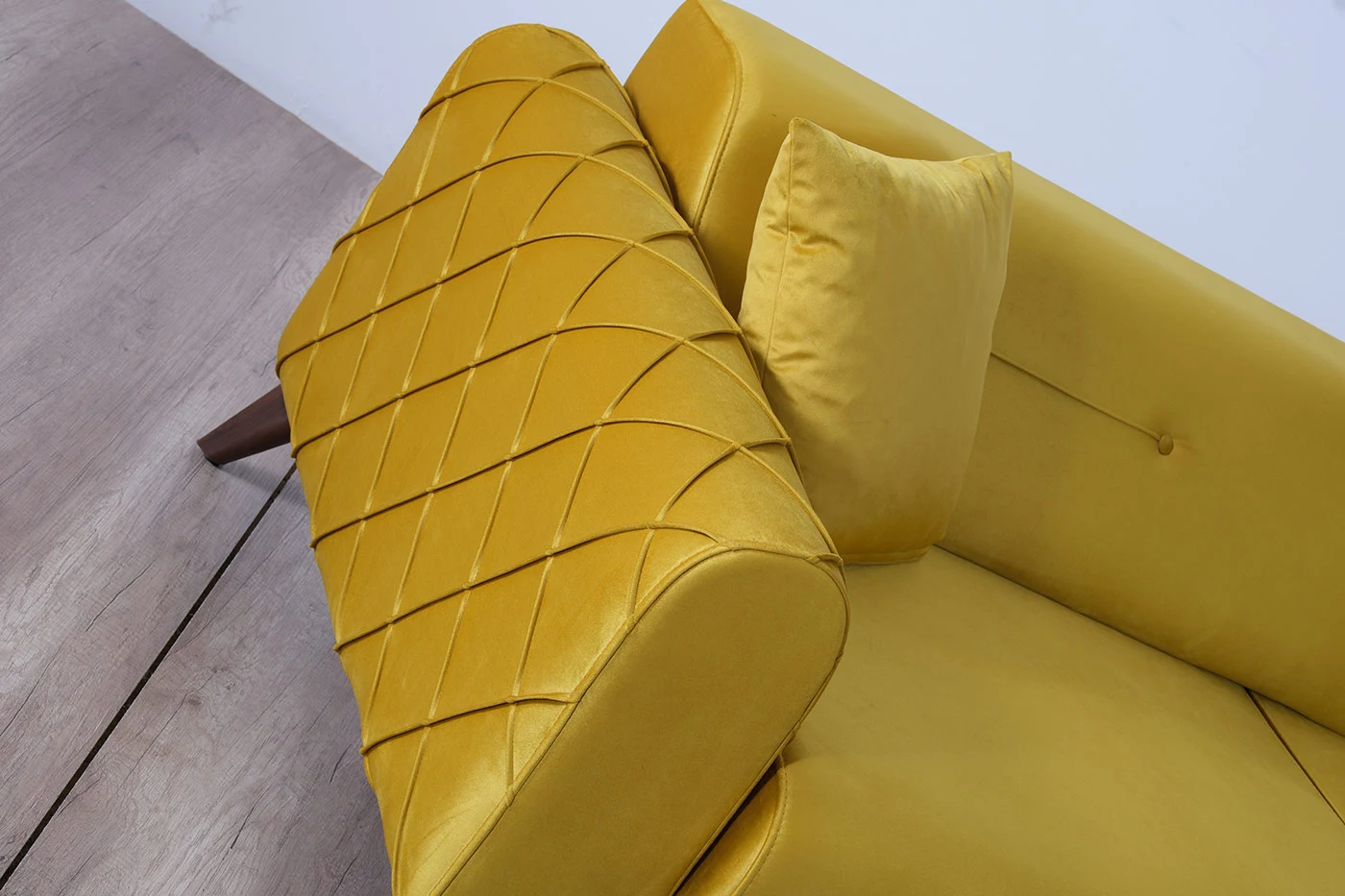 divano giallo 3 posti