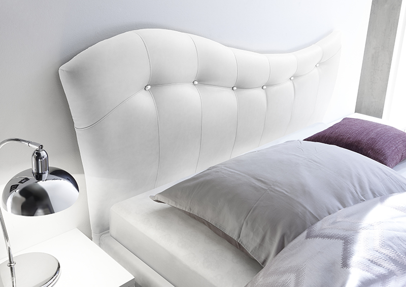 Letto rivestito in ecopelle bianco