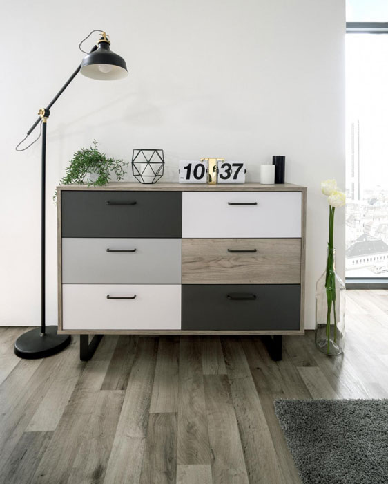 Madia Cassettiera Lappo di design con gambe in metallo, 6 cassetti, finitura Quercia, Bianca, Grigio e Antracite