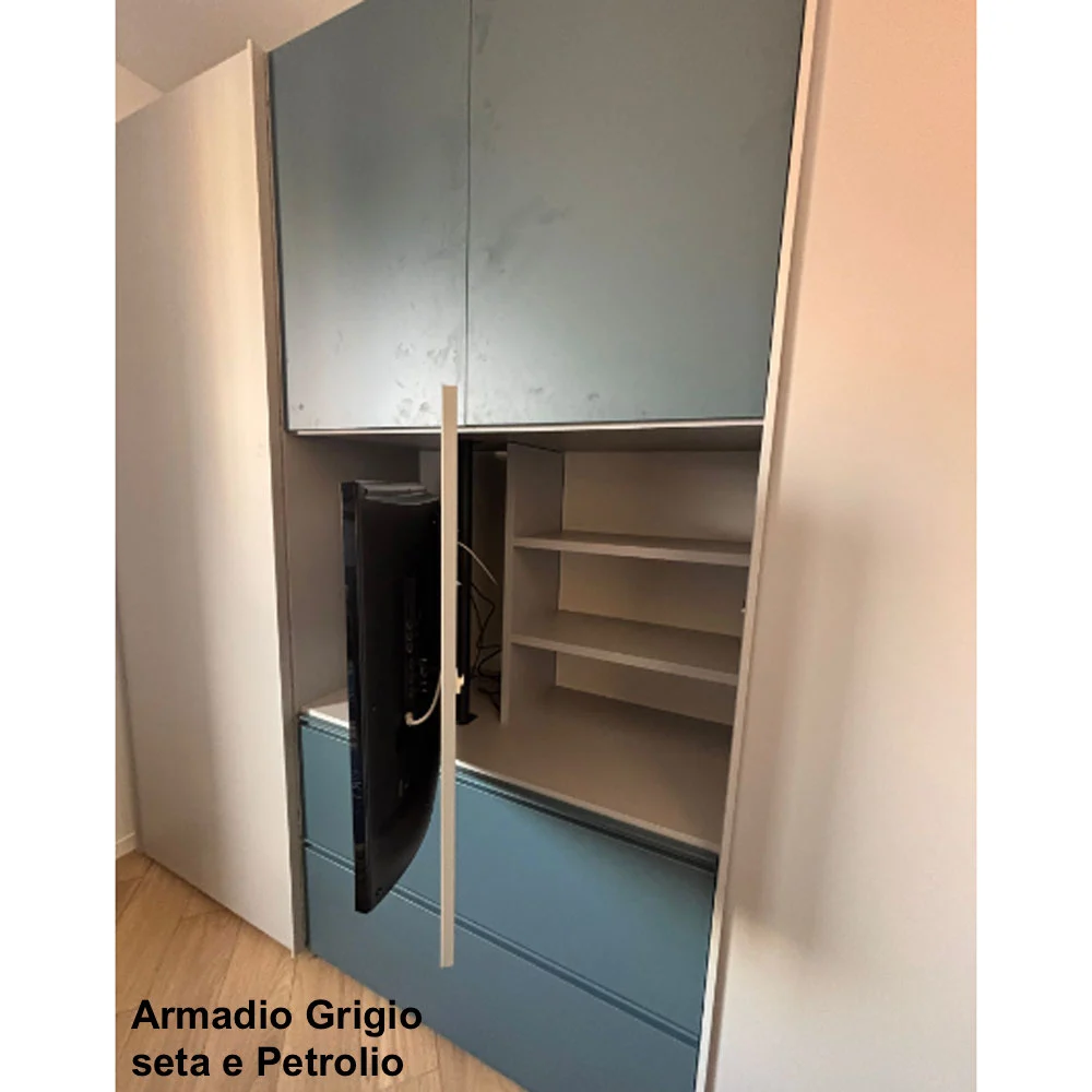 armadio noce biondo con pannello tv